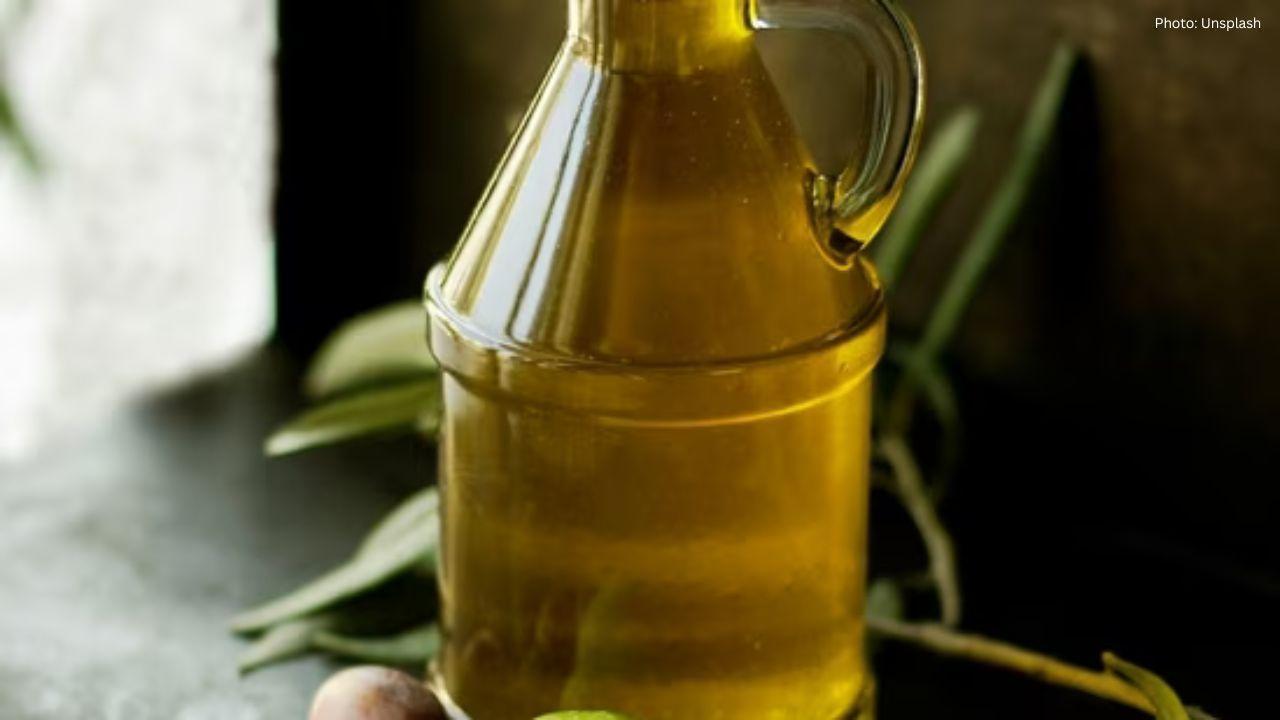 Avocado Oil vs Olive Oil: Assessing Health Benefits and Cooking Uses