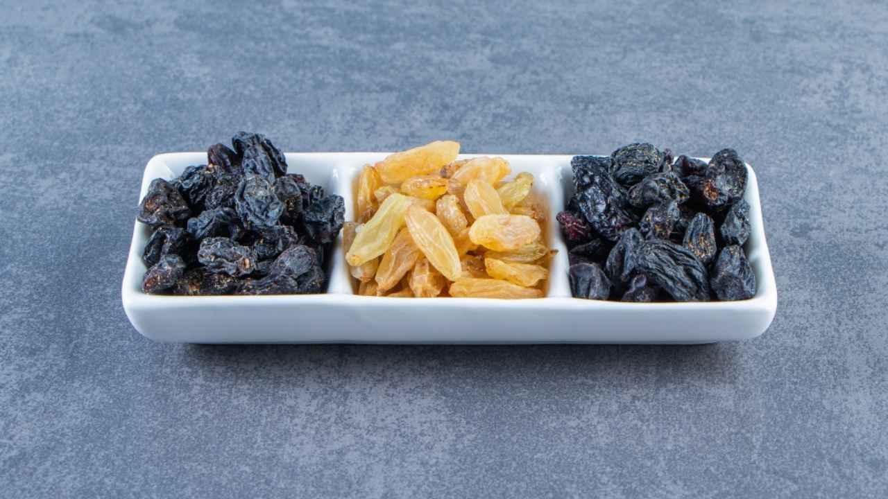 Unlocking the Health Perks of Soaked Raisins: Your Daily Youth Elixir