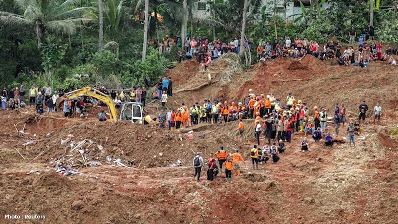 Death Toll from Central Java Landslide Climbs to 30