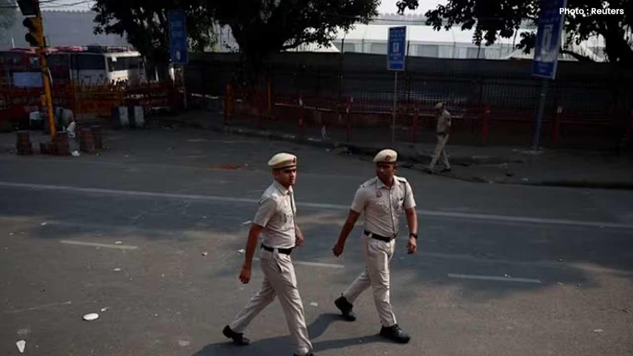 Indian Counter-Terror Unit Conducts Raid on Kashmir Media Office