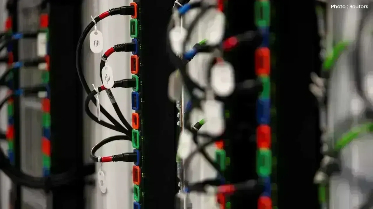 Market Dynamics Shift as Investors Brace for Holiday Volatility