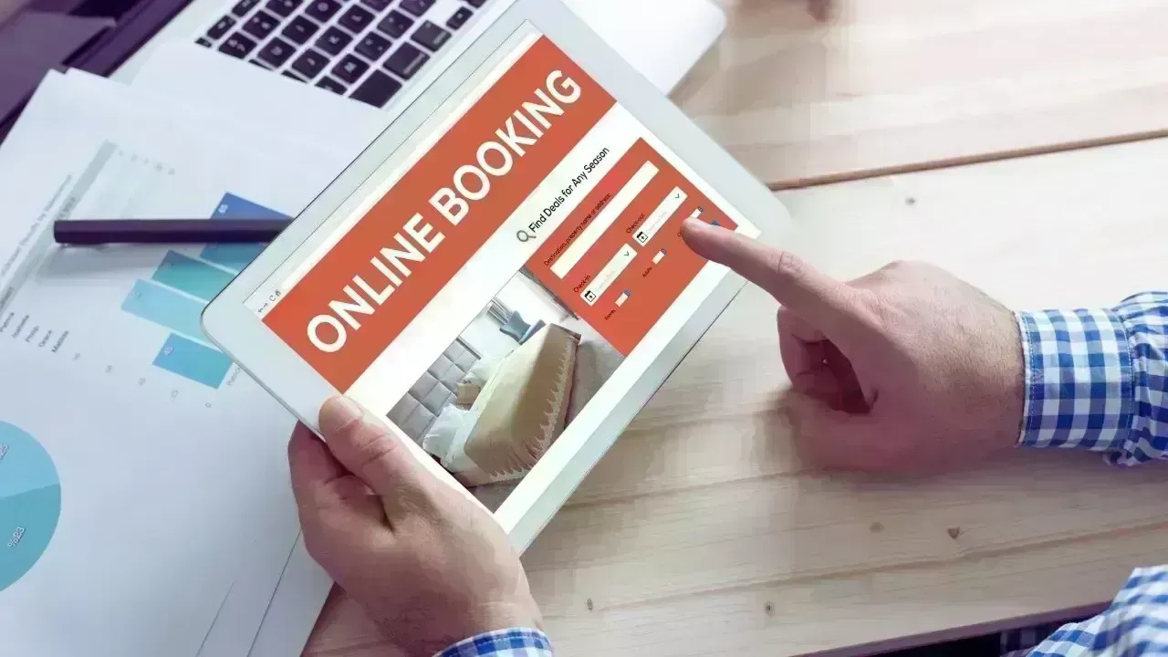 How to Navigate Holiday Bookings Amid Digital Disruptions