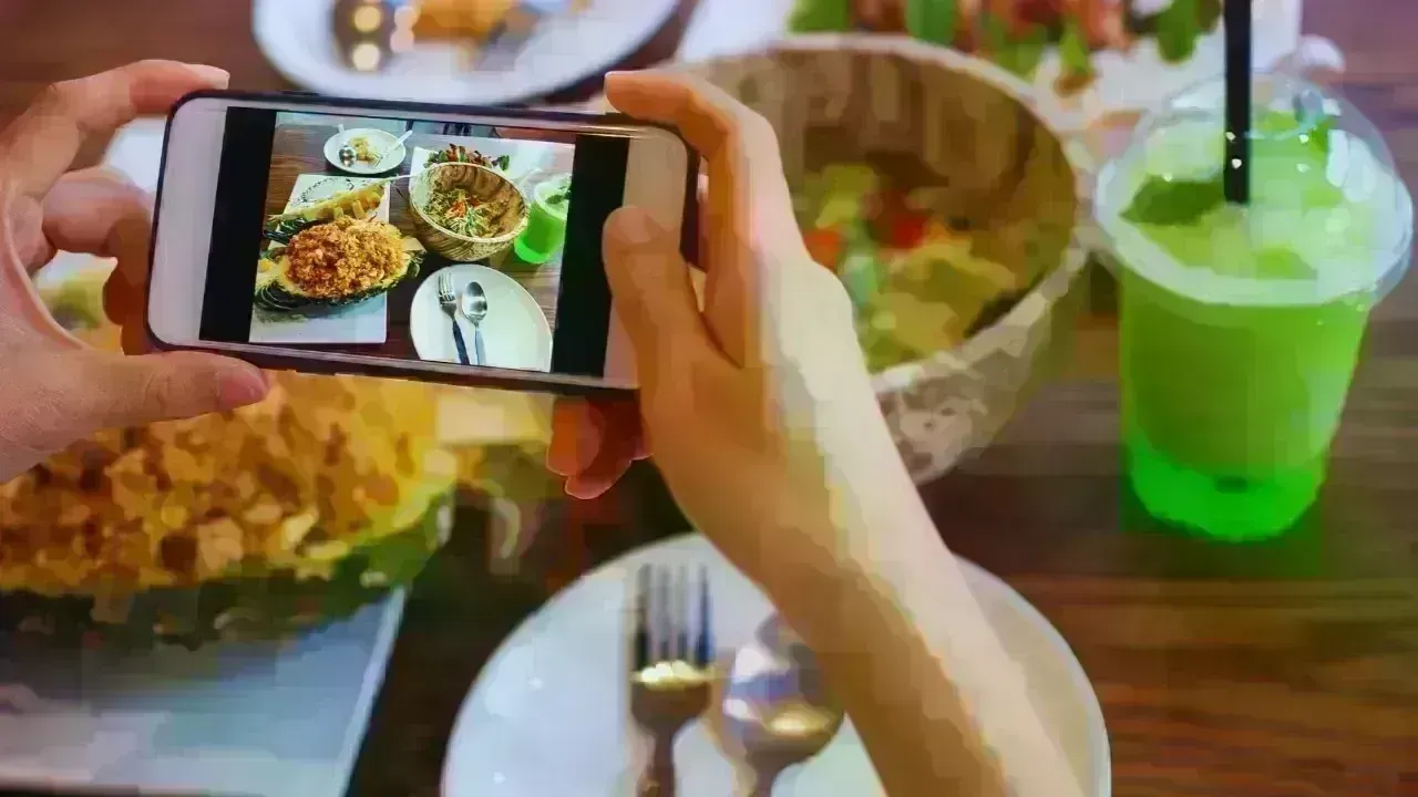 Food Bloggers Innovate Recipes Amid Ingredient Shortages