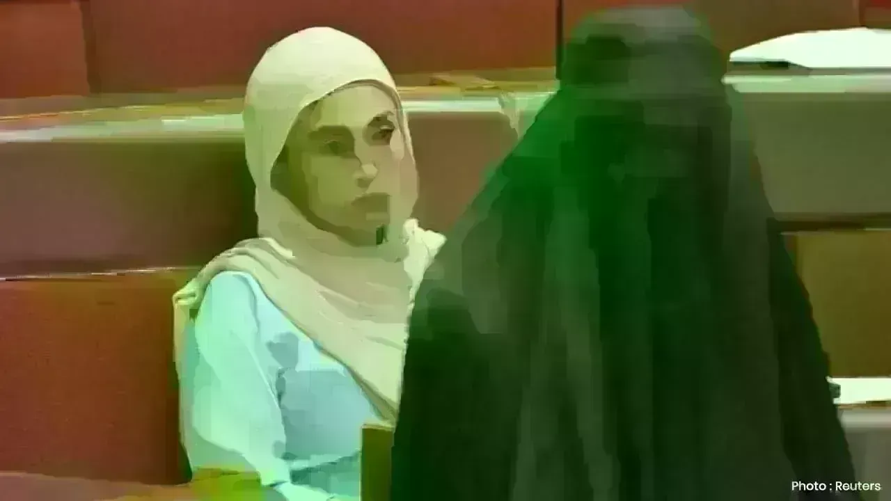 Senator's Burka Protest Leads to Suspension in Australian Parliament
