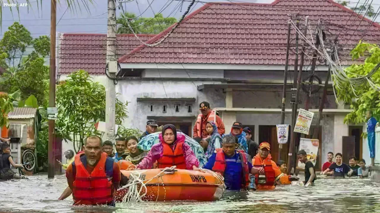 Floods in Sumatra, Indonesia Claim 19 Lives, Many Missing