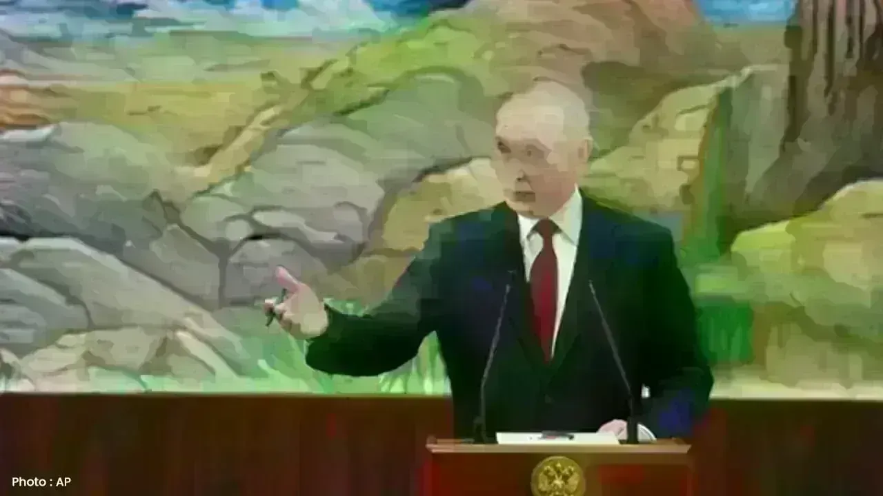 Putin Deems Ukraine's Leadership Unlawful, Dismisses Peace Efforts