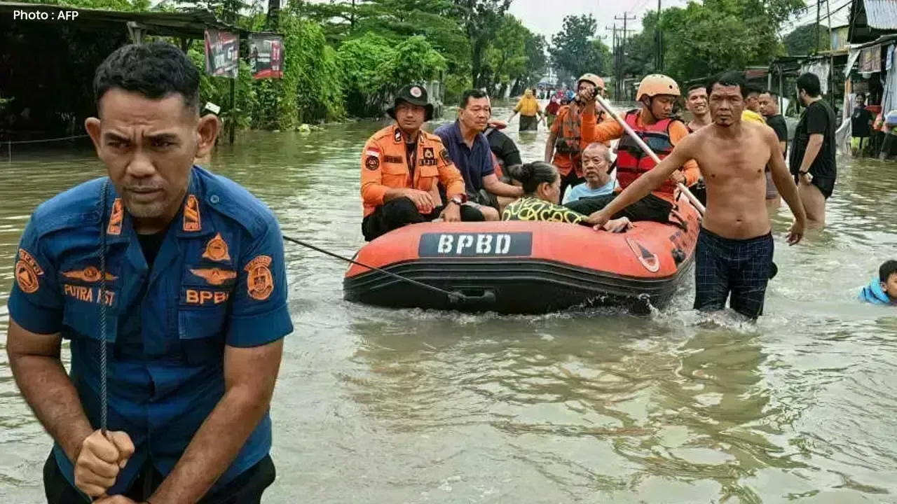 Tragic Floods and Landslides Devastate Sumatra and Thailand, Claiming 303 Lives