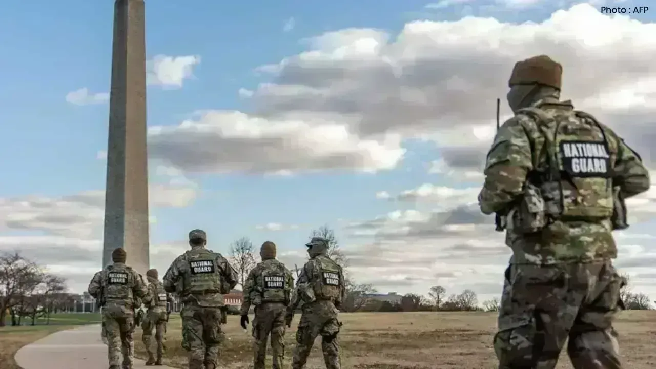 US Suspends Afghan Visas Following Deadly Shooting of Guards