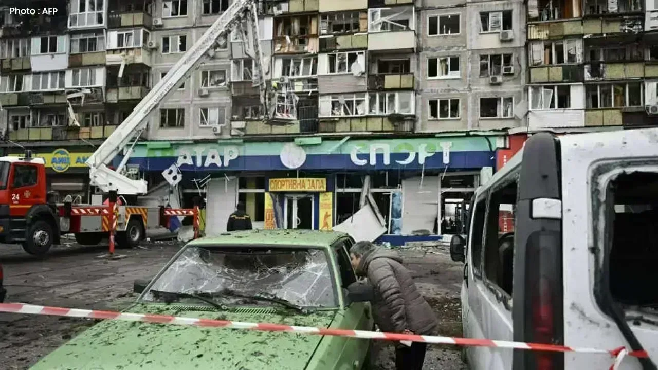 Russia Conducts Significant Overnight Missile Strikes on Ukraine, Claiming 2 Lives