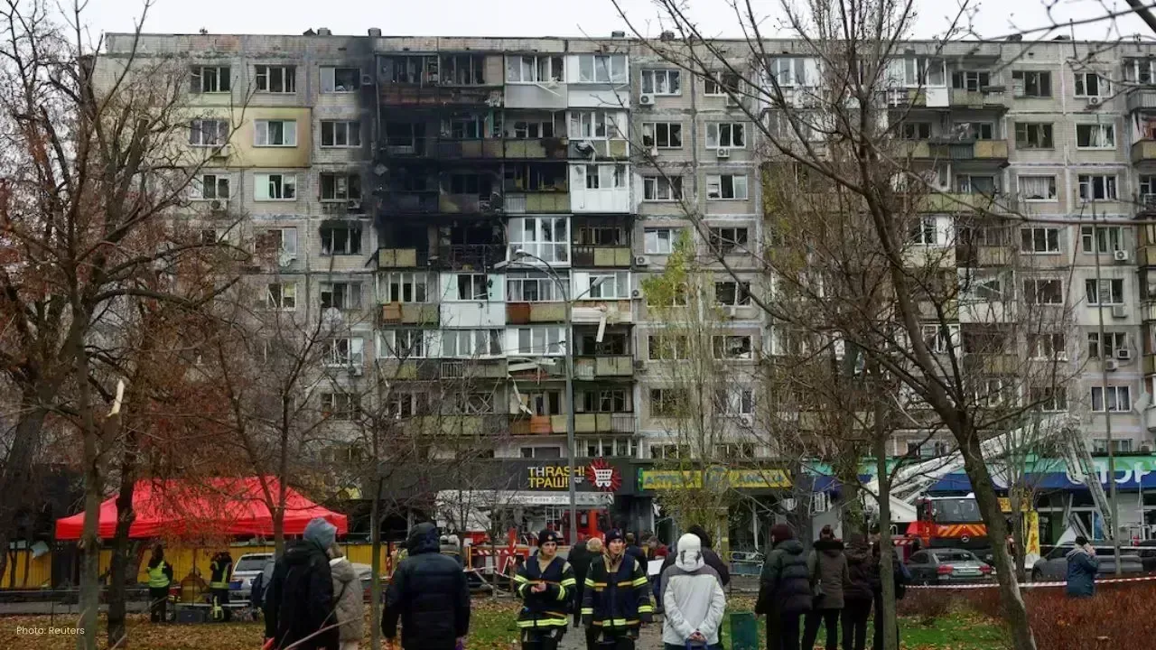 Russia Launches Strikes on Ukraine as Peace Talks Continue