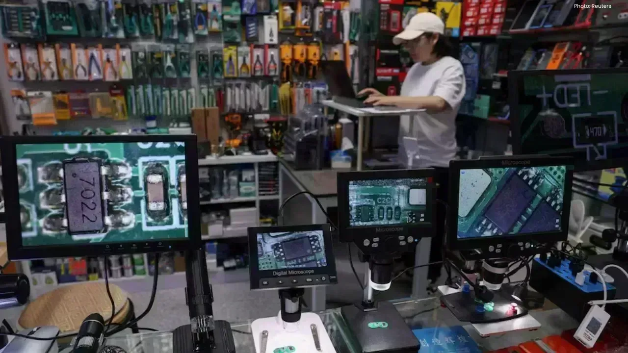 AI and Tech Struggle as Memory Chip Prices Soar Worldwide