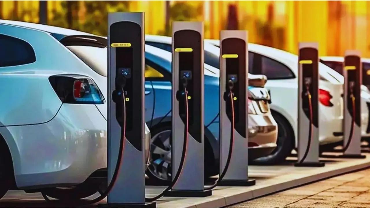 The Fusion of EVs, Battery Innovations & Renewable Energy in 2025