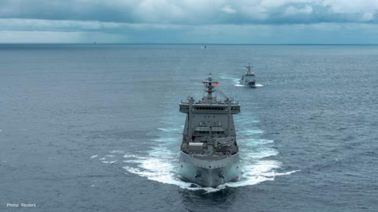 New Zealand Navy Interacts with Taiwanese Warship in Taiwan Strait