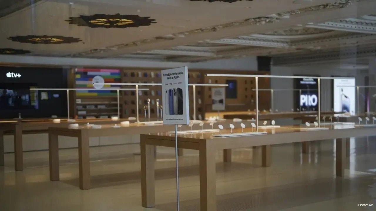 Apple Opens First Retail Store in Noida, Boosting India Sales