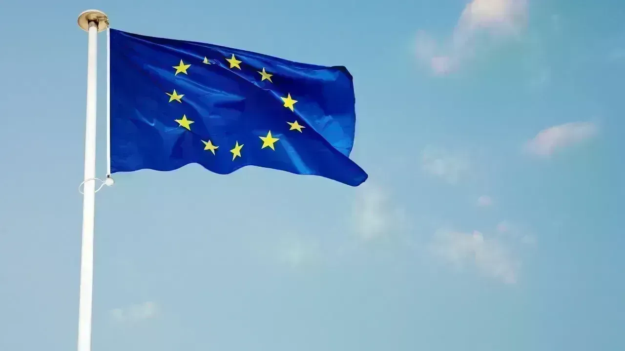 EU Targets Russian Oil Traders Amidst New Sanctions