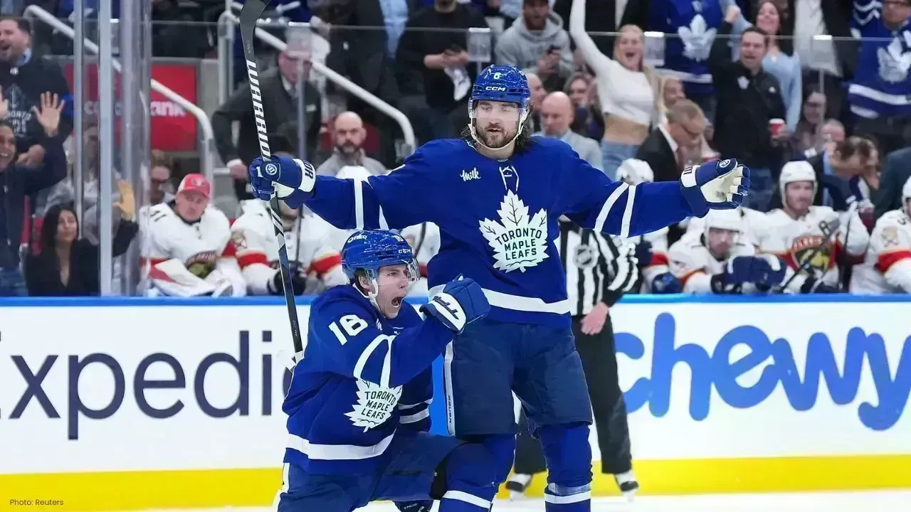 Maple Leafs Surge in Final Minutes to Overcome Blackhawks 3-2