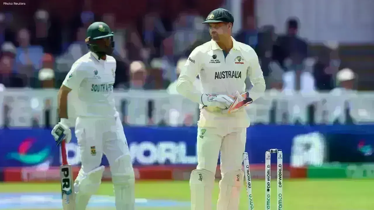 Controversial DRS Error Gives Alex Carey Lifeline in Ashes Test