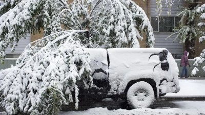 Calgary's Winter Storm: Caution Against Using Hazard Lights