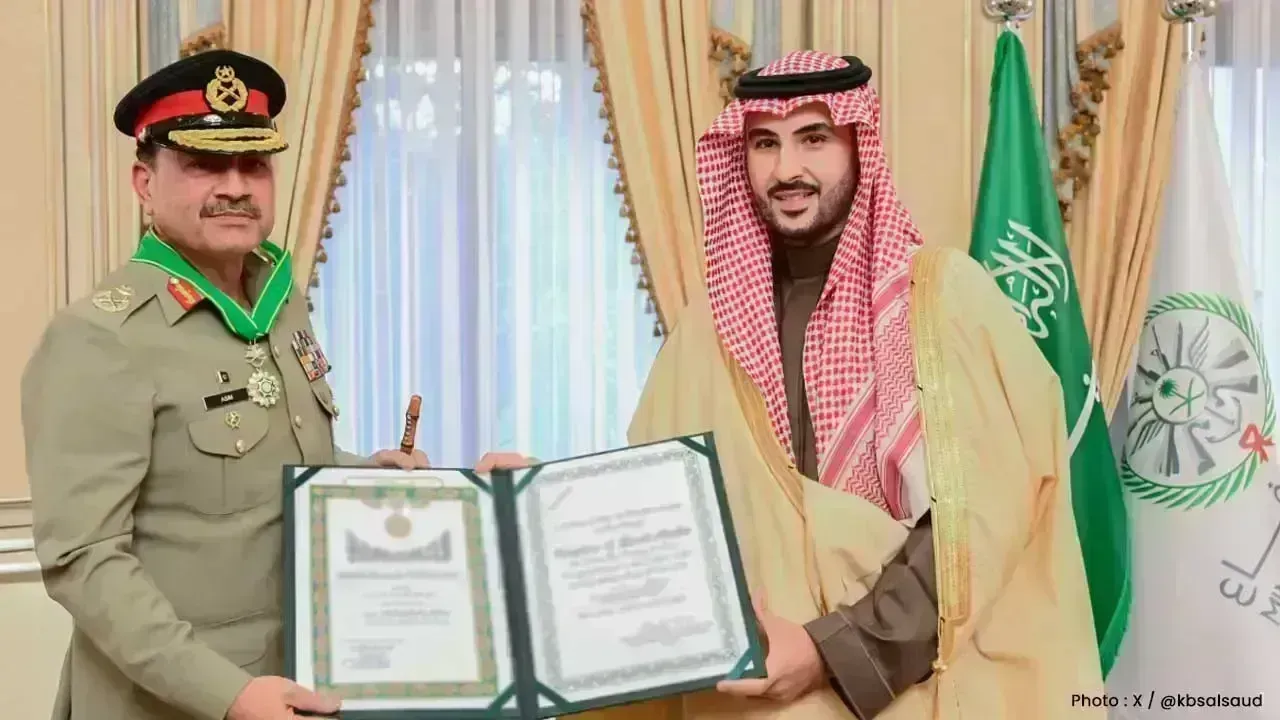 Field Marshal Asim Munir Receives Prestigious Award from Saudi Arabia