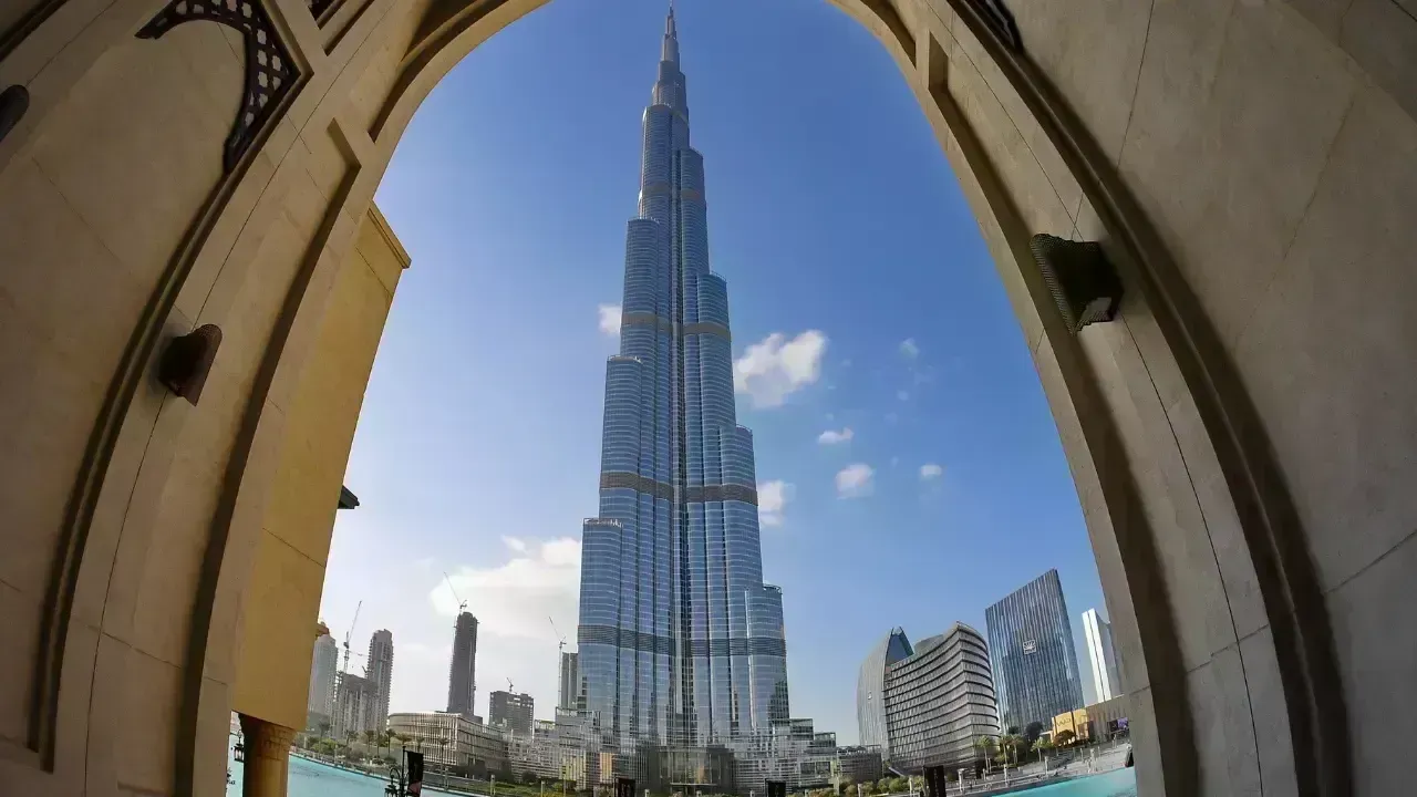 Top Locations for Tourists to Stay in Dubai: Hotels, Beach Access & More