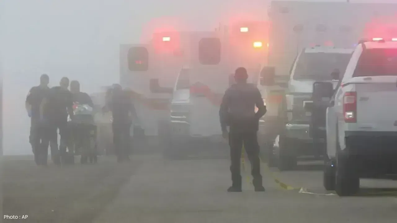 Tragic Crash of Mexican Navy Plane Claims Lives of 5 Near Texas