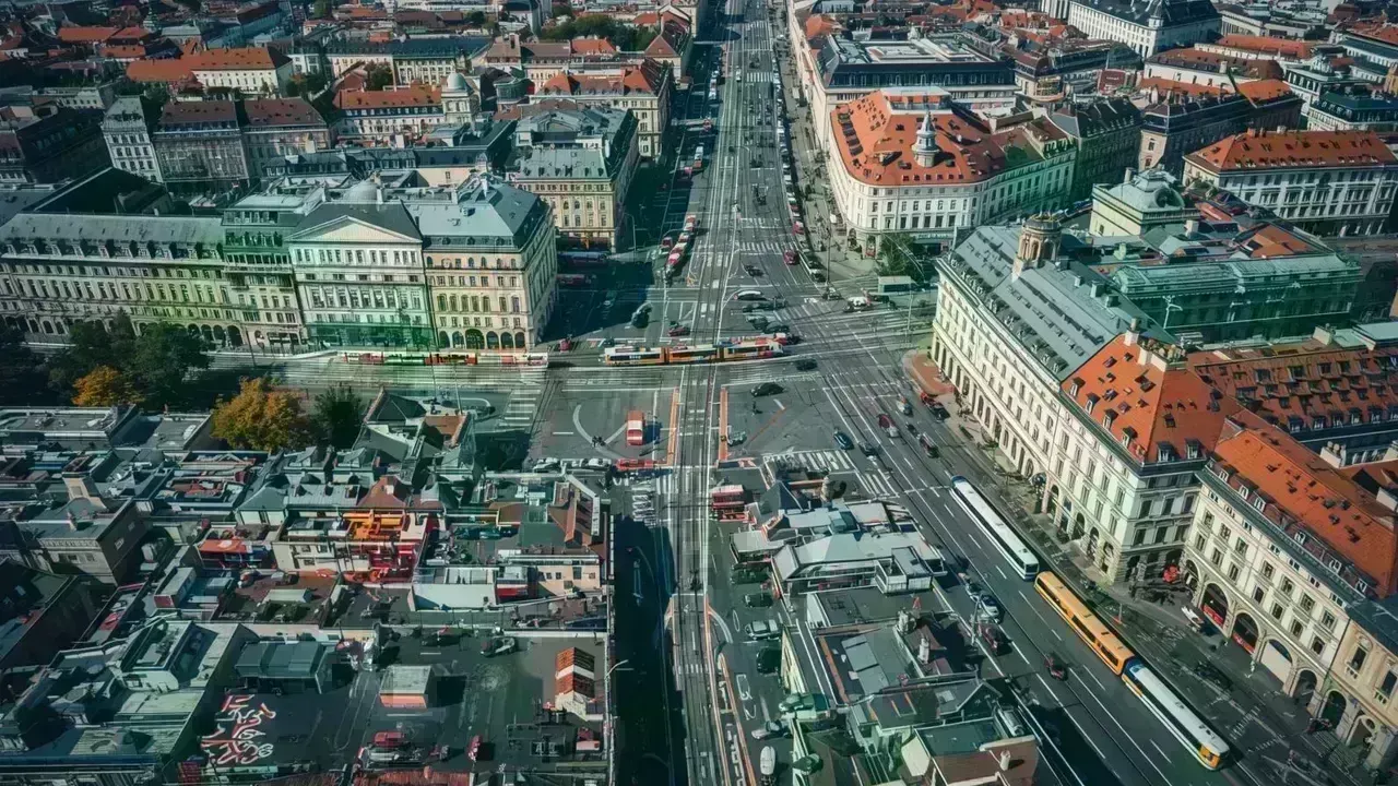 Optimal Locations to Stay in Europe for Seamless Transit