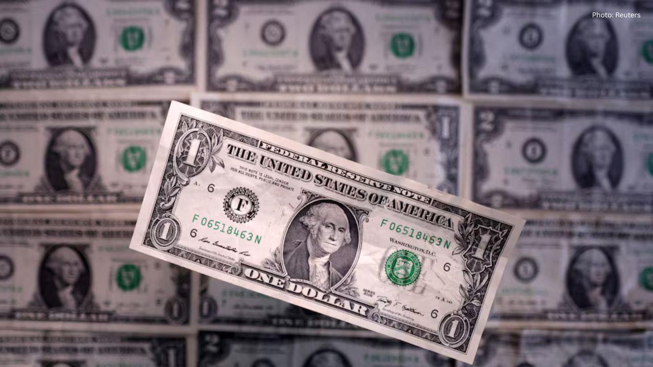 Dollar Steady as Investors Anticipate Fed Minutes in Quiet End-of-Year Market