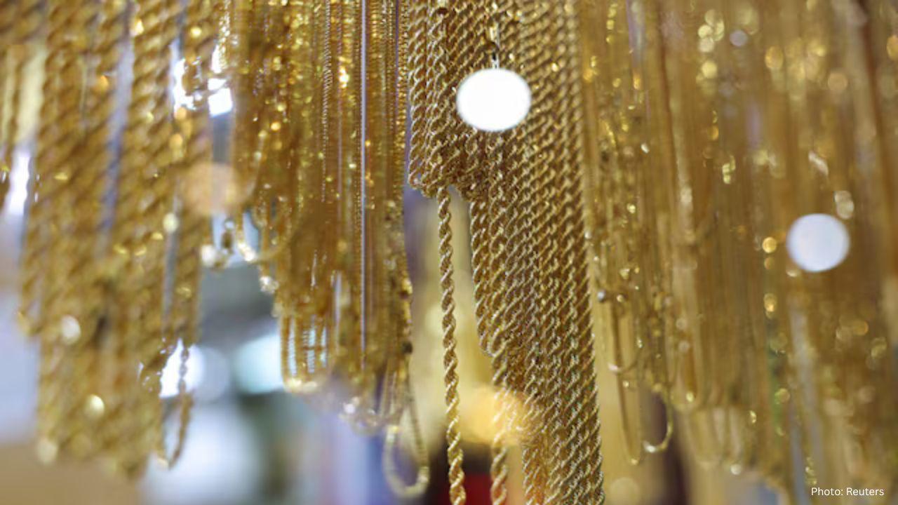 2025 Market Dynamics: Gold Soars Amid Stock and Currency Fluctuations