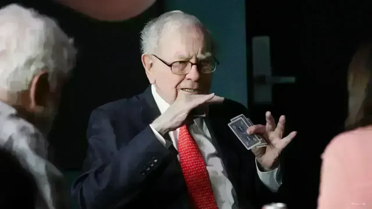 Warren Buffett Passes CEO Torch: Insights and Wisdom Endure