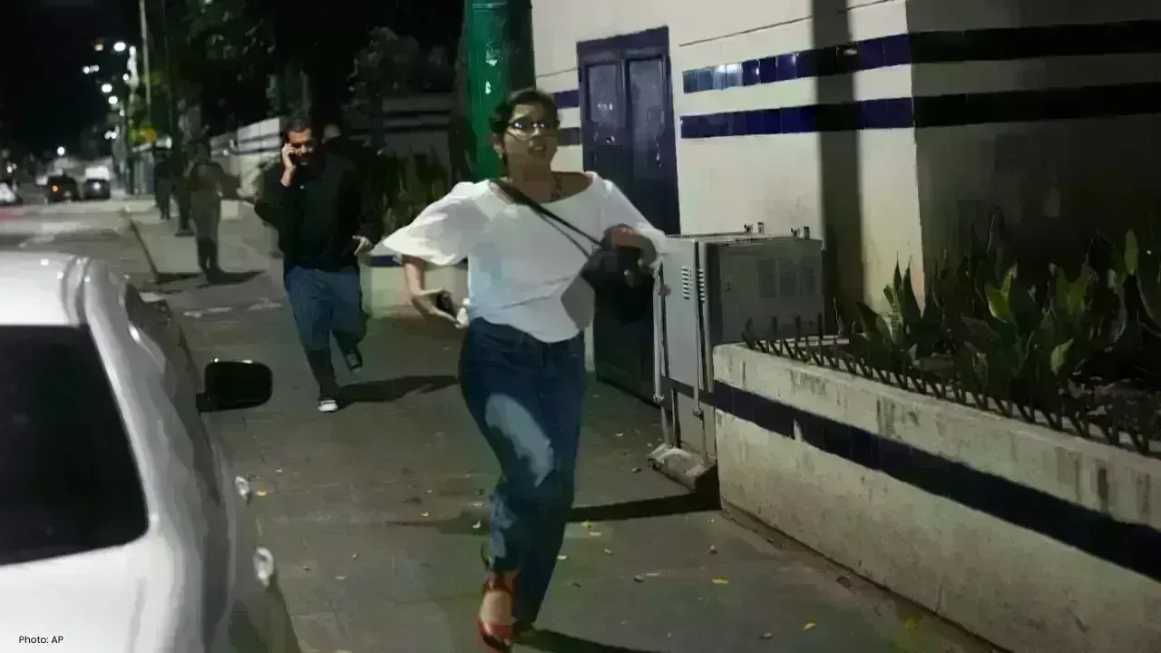 Tensions Escalate in Caracas with Explosions and Aircraft Activity Amid U.S. Actions