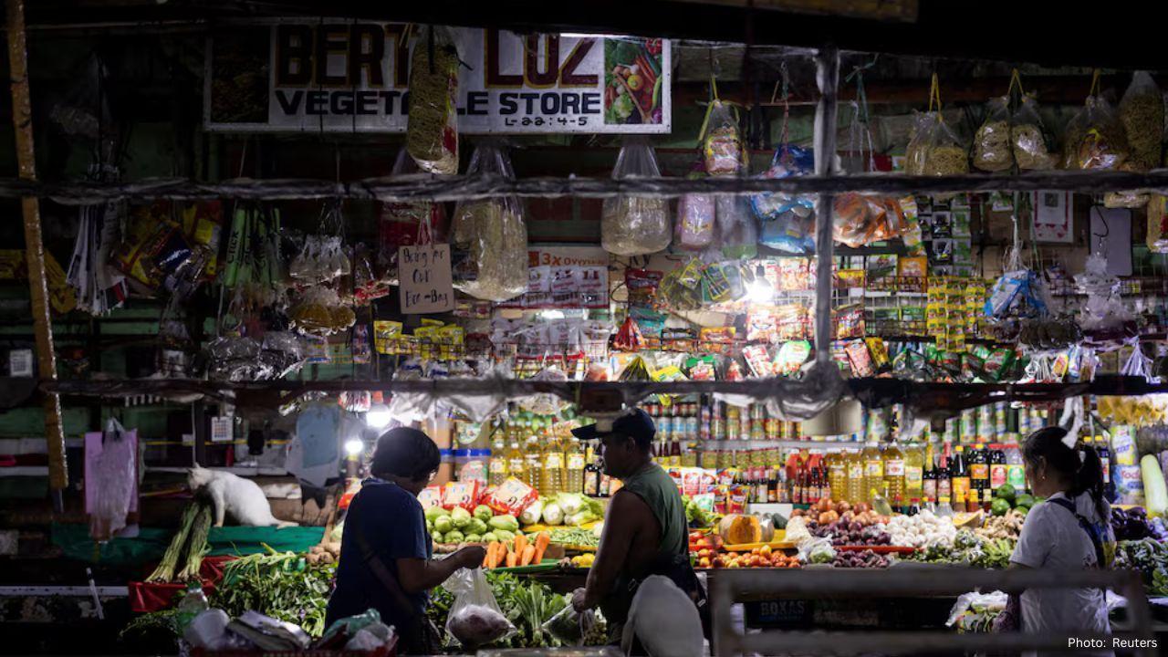 Philippine Central Bank Maintains Interest Rates Amid Rising Inflation