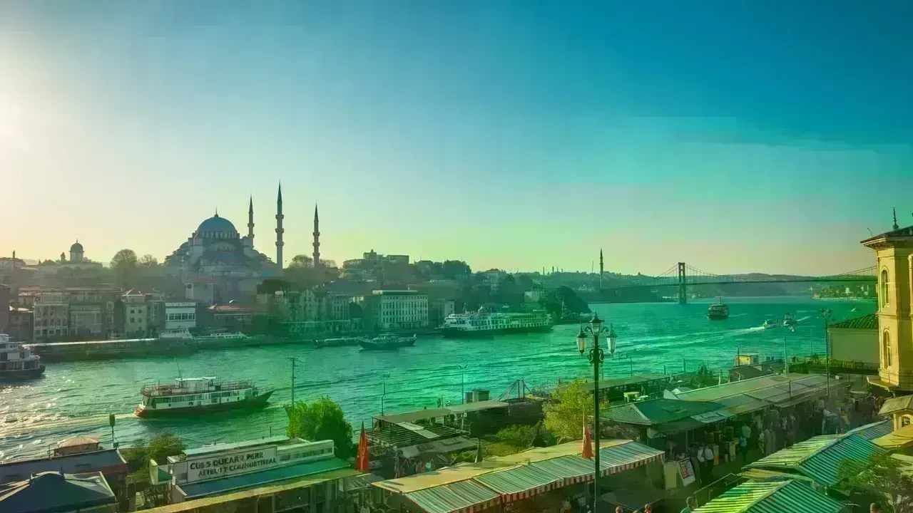 Essential Guide to Istanbul: Top Neighborhoods, Hotels, and Transport Advice