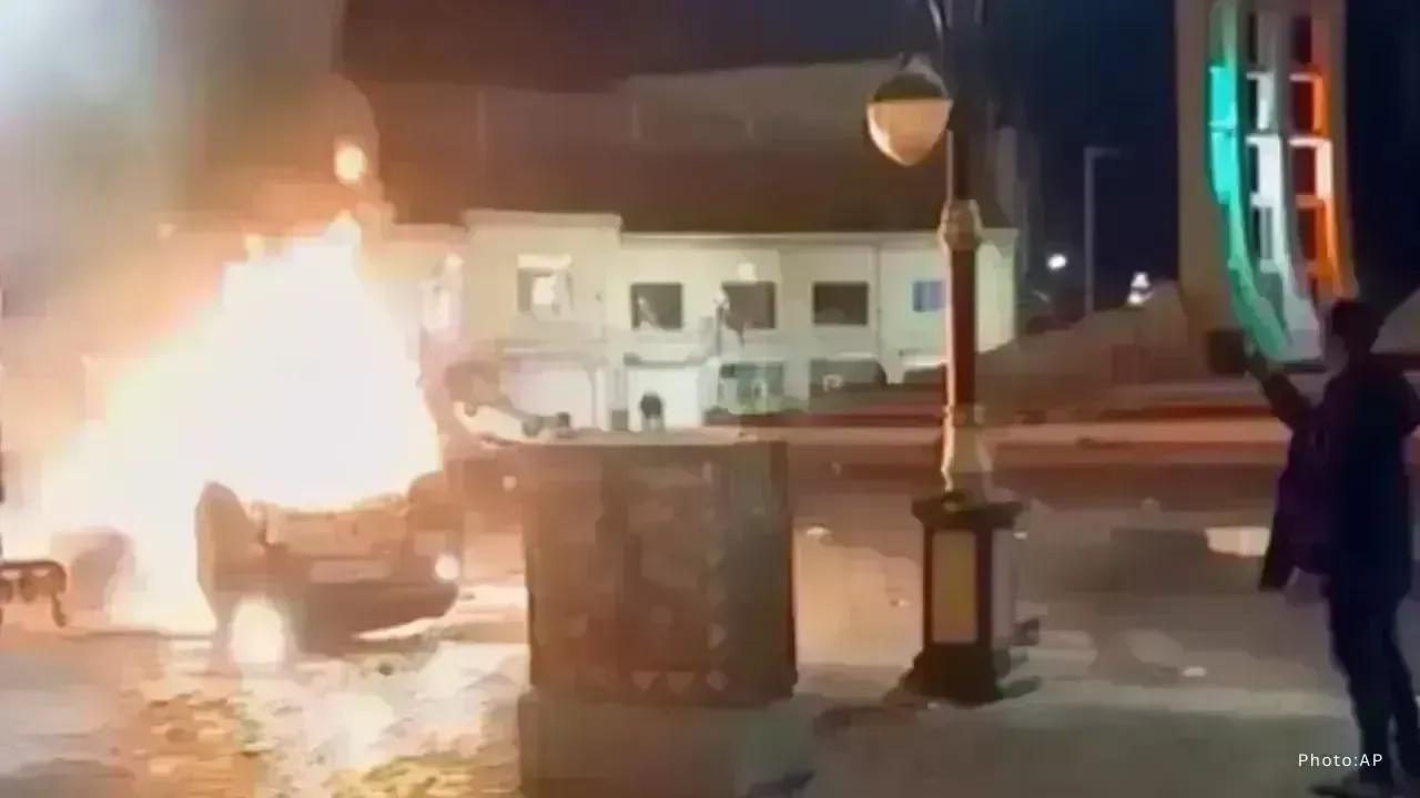 Iran's Protests Persist into Second Week Amid Intensified Crackdown