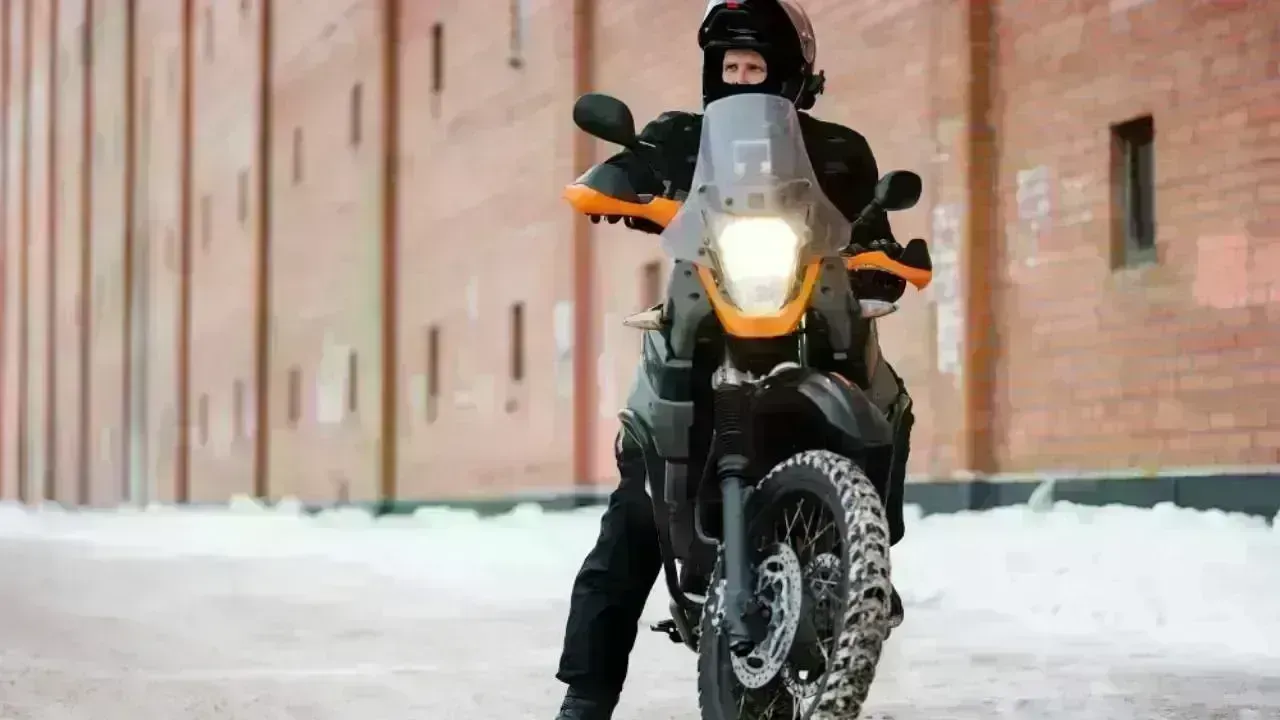 Combatting Cold Winds While Riding: A Smart Motorbike Hack