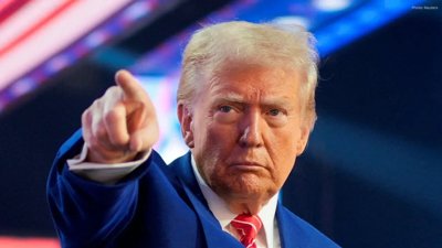 Trump Ties Greenland Initiative to Nobel Disappointment, Warns of Trade Tensions with Europe