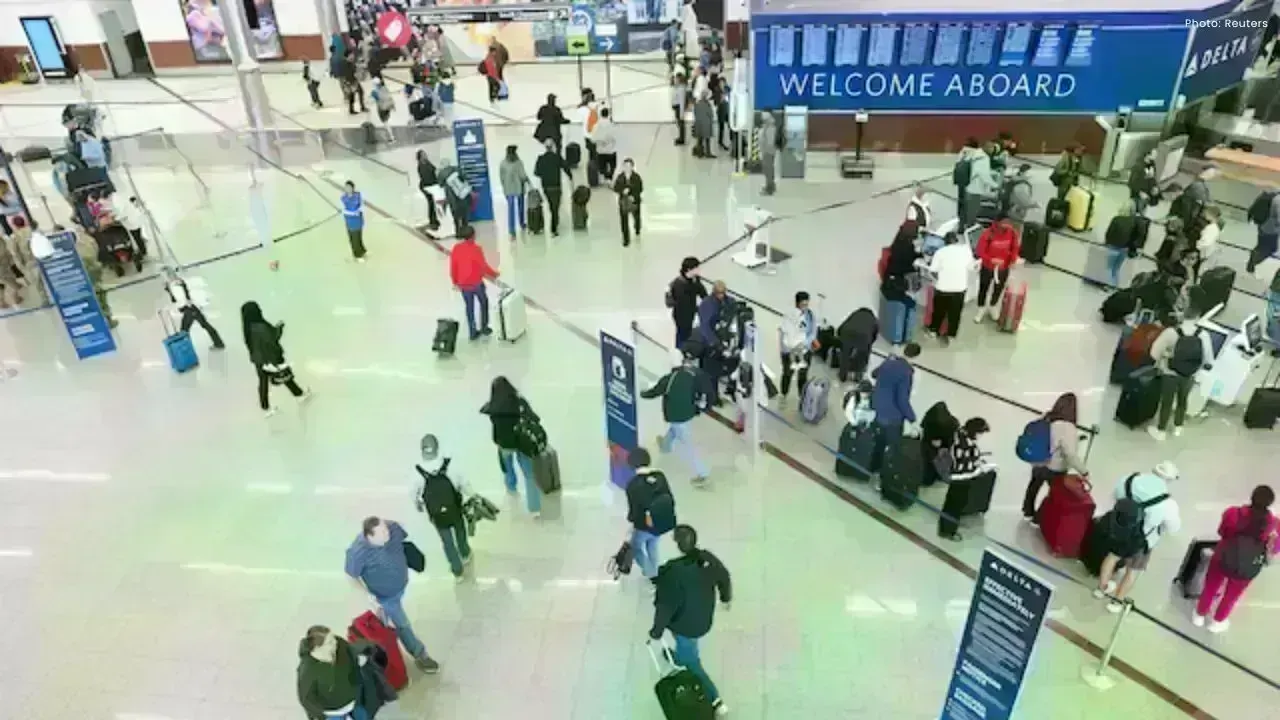 US Airlines Brace for Disruptions Amid Winter Storm Travel Waivers