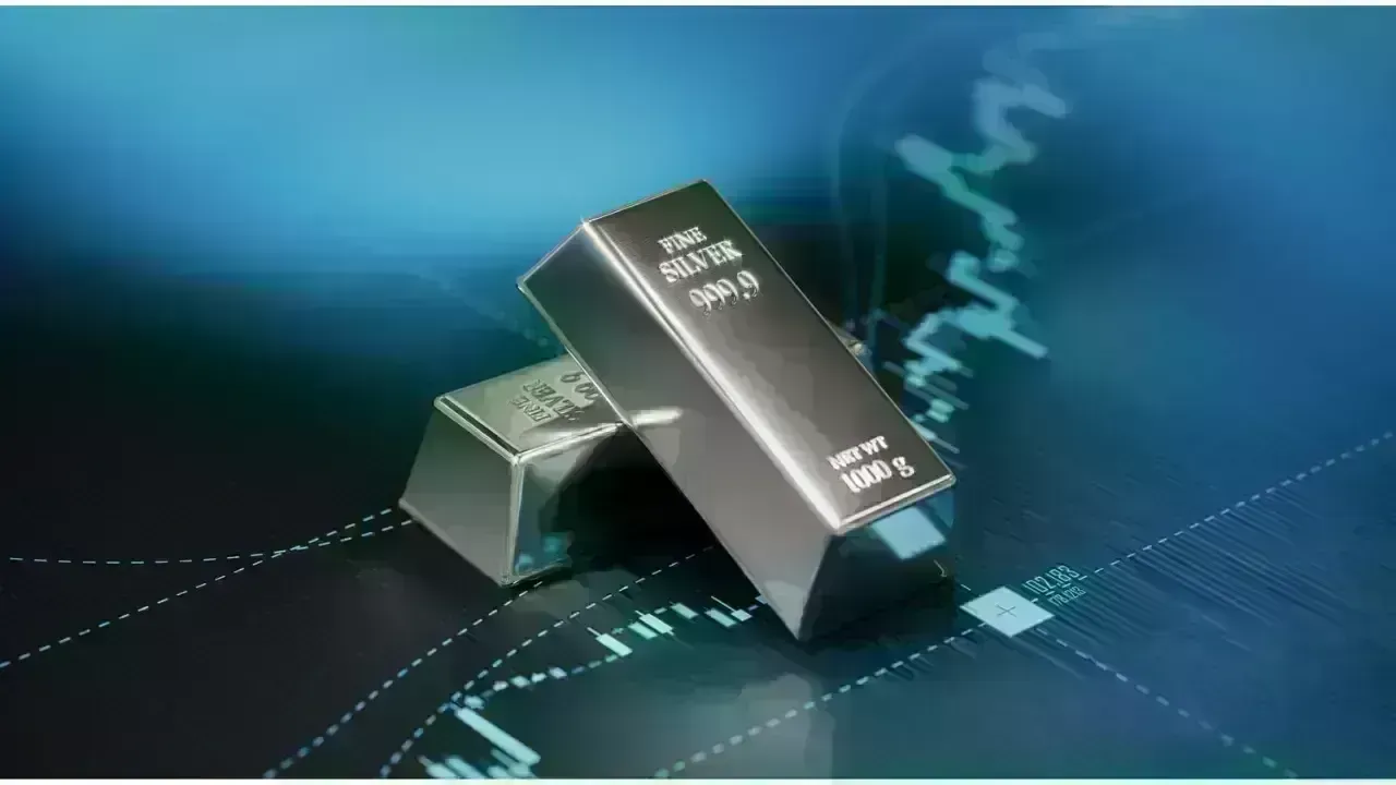 Why Silver ETFs Experienced a 24% Drop Despite Minor Decline in Silver Prices