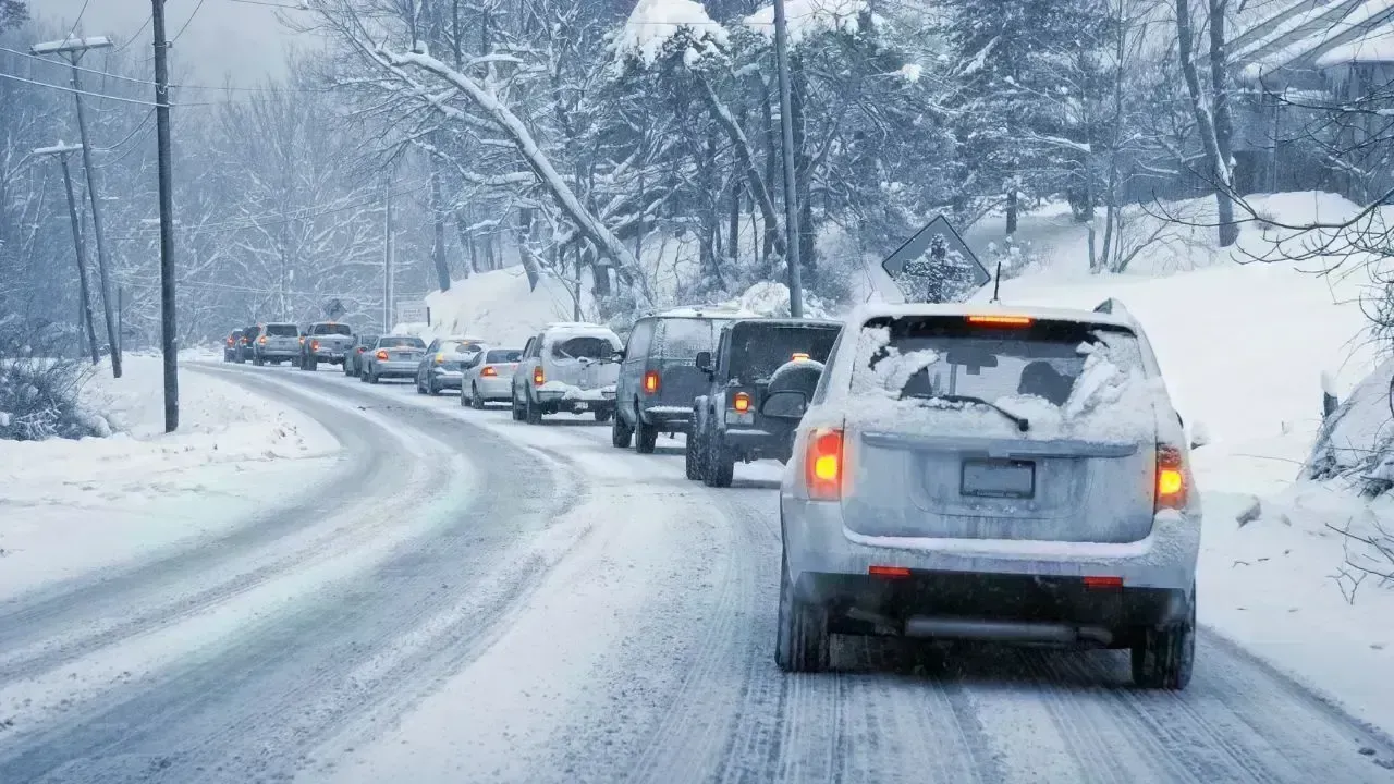 Severe Winter Storm Strikes Eastern US, Disrupts Daily Life