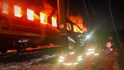 Fatal Russian Strikes Claim 12 Lives in Ukraine