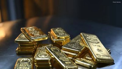 Gold Approaches $5,600 as Investors Flee to Safety; Silver Eyes $120