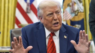 Trump Condemns Racist Obama Meme, Refuses to Apologise