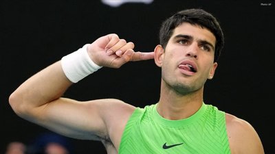 Alcaraz Survives Six Match Points to Reach Qatar Final