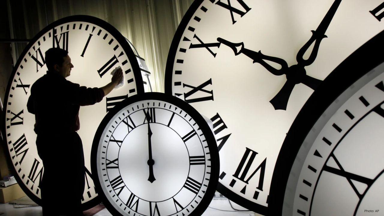 US Clocks Spring Forward Sunday, Daylight Saving Debate Grows