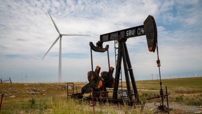 Oil Surges Above $100 as US-Israel War With Iran Escalates