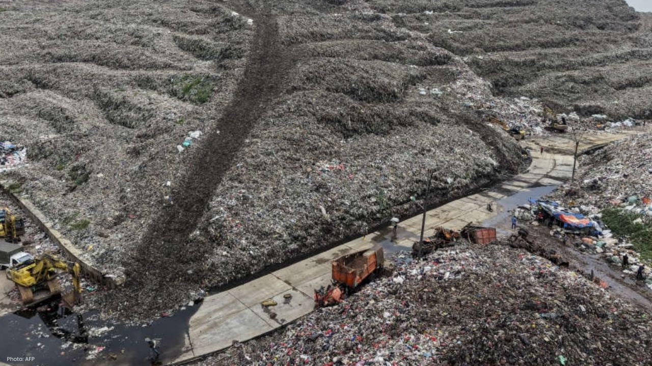 7 Dead After Garbage Mountain Collapses at Jakarta Landfill
