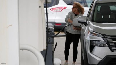 US Gas Prices Cross $4 Amid Iran War Fuel Shock Surge