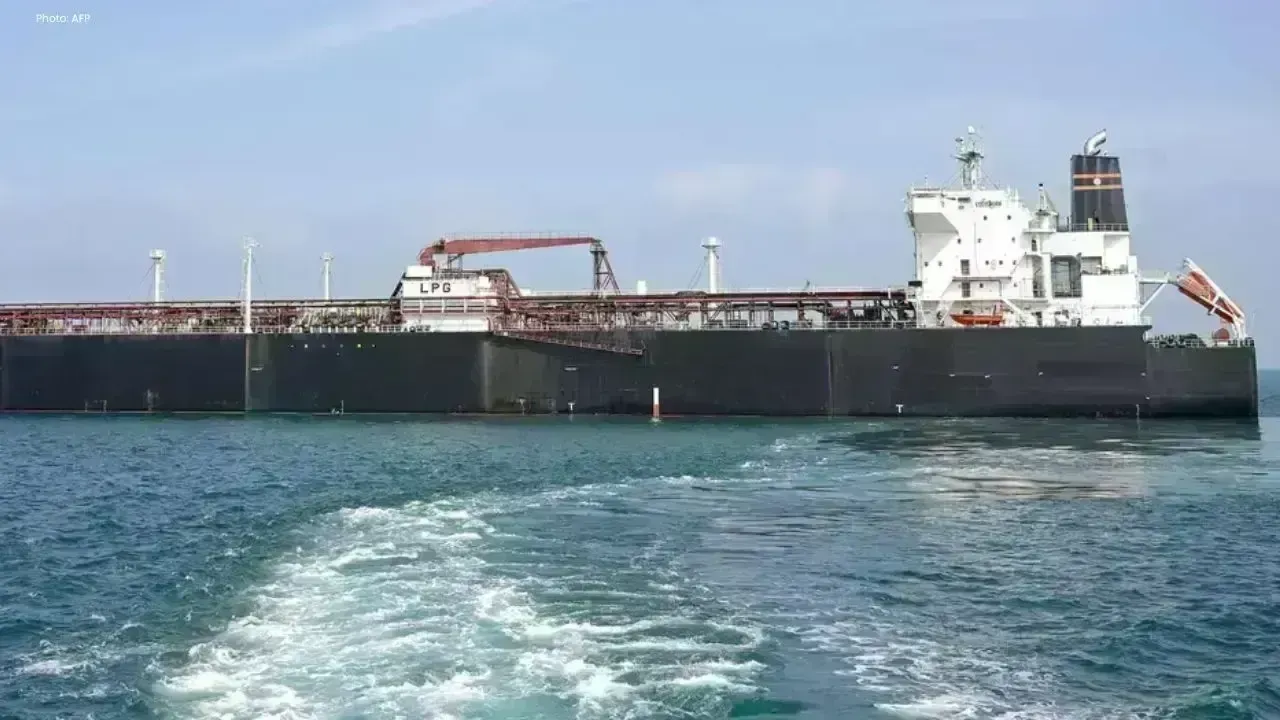 Iranian Oil Tanker Changes Course to China from India