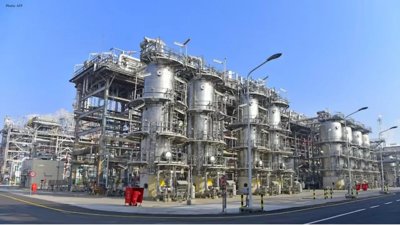 Drone Strike Hits Kuwait Oil Refinery Site