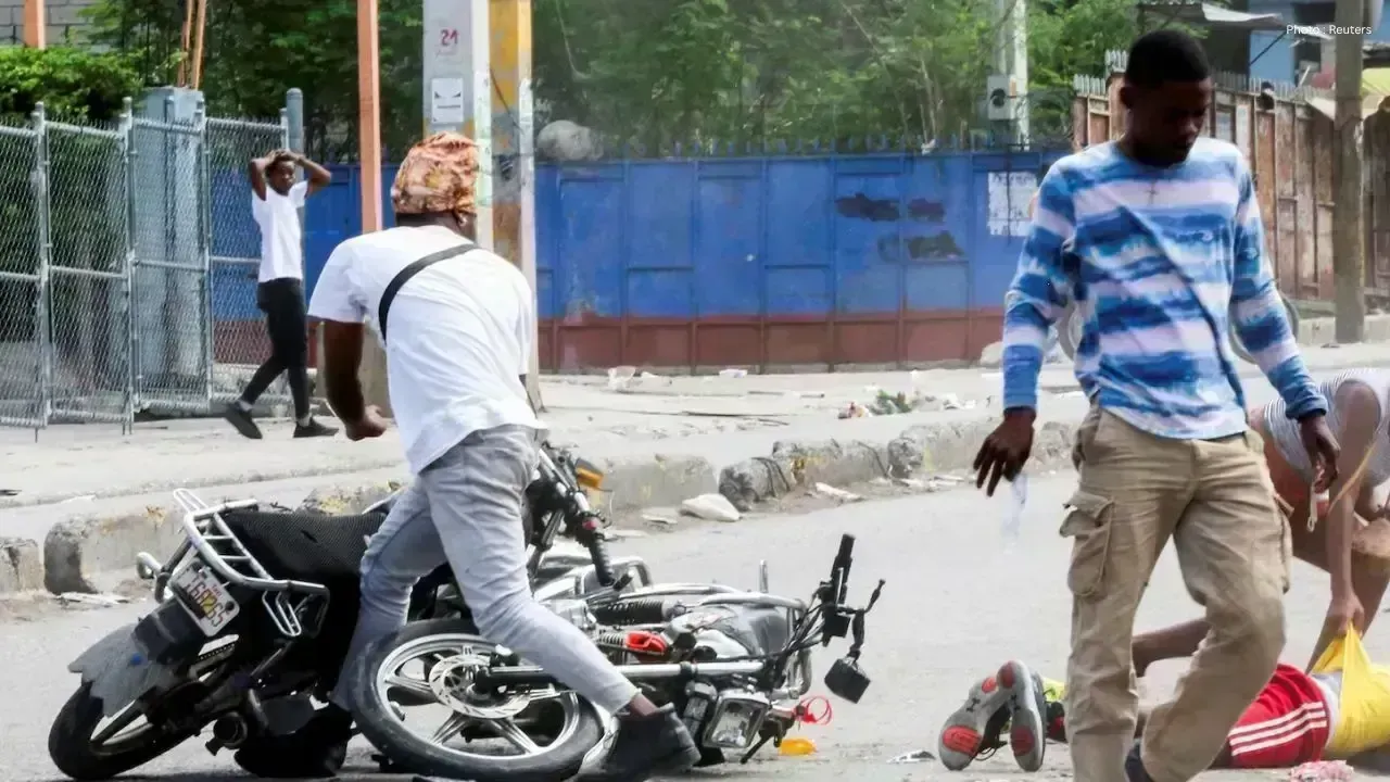 Tragic Motorcycle Incident Claims Life of 21-Year-Old in Scarborough