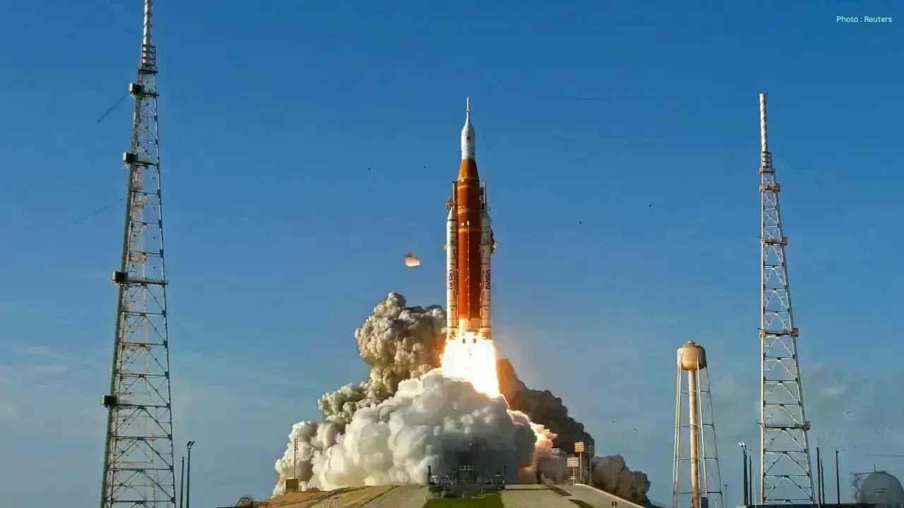 Artemis II Prepares for Groundbreaking Lunar Flyby on April 6